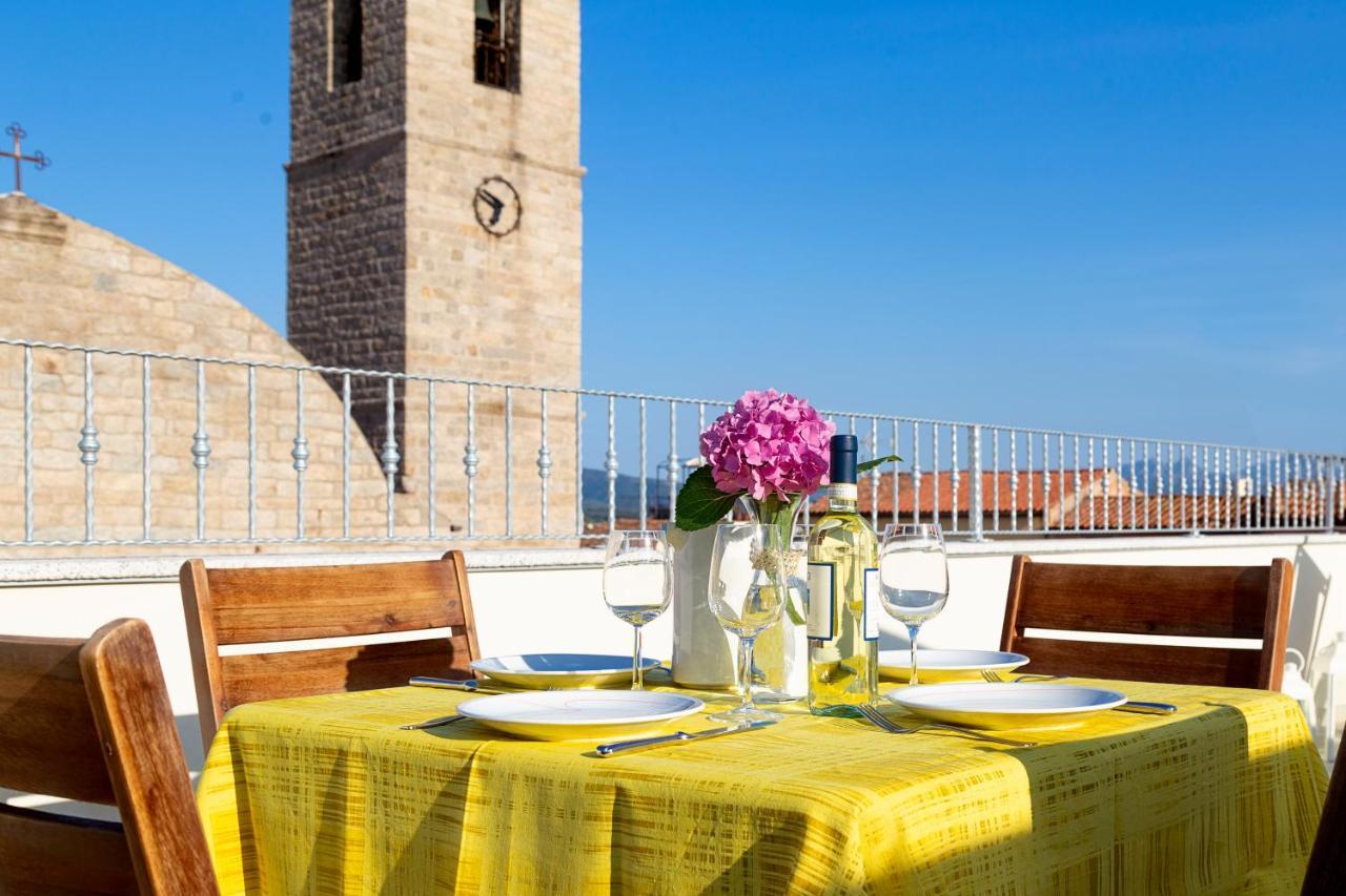 La Via Rooms And Terrace Olbia Esterno foto