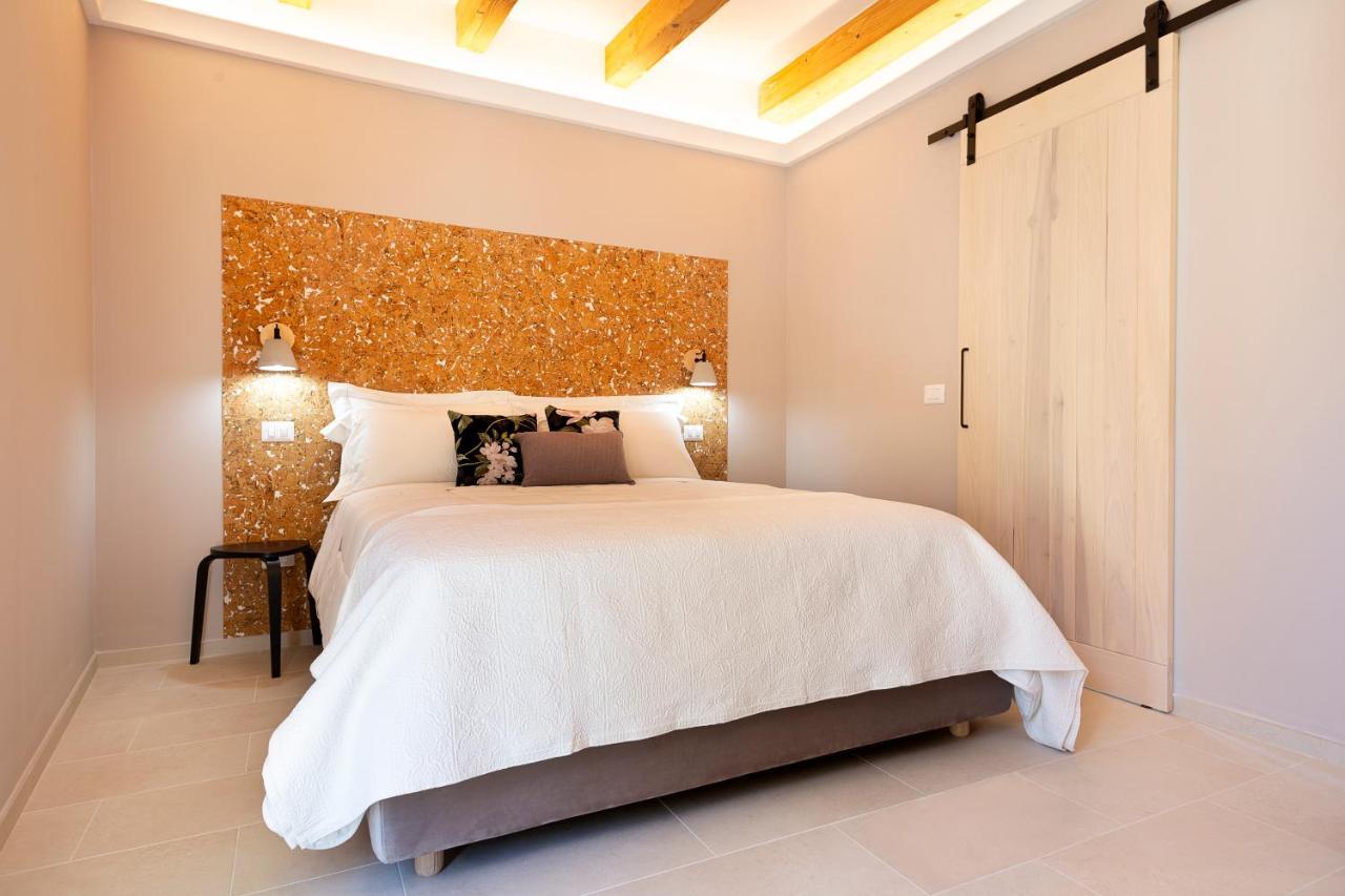 La Via Rooms And Terrace Olbia Esterno foto