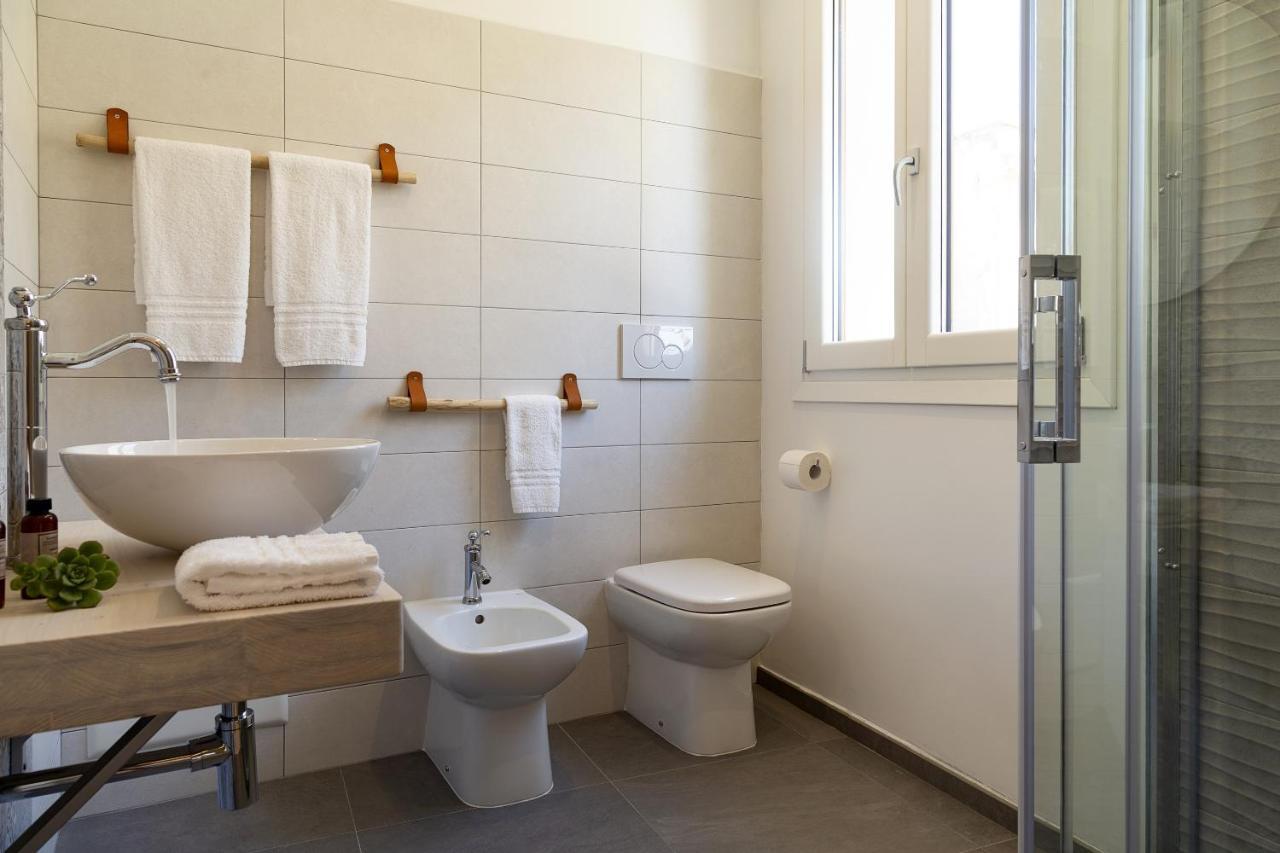 La Via Rooms And Terrace Olbia Esterno foto