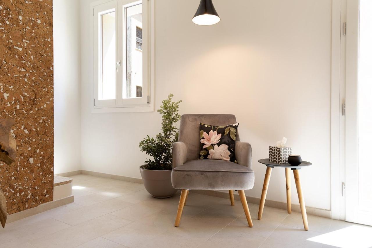 La Via Rooms And Terrace Olbia Esterno foto