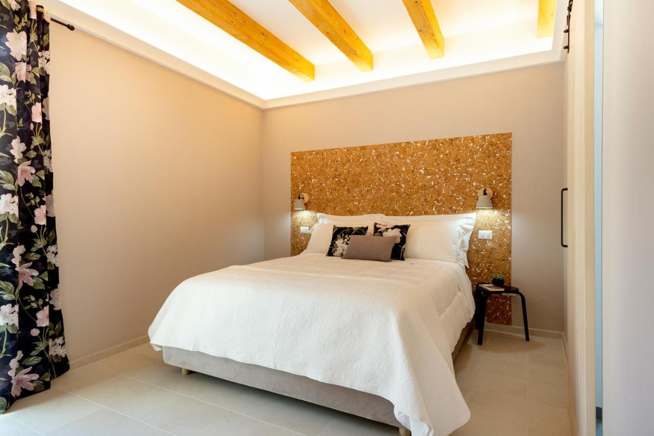 La Via Rooms And Terrace Olbia Esterno foto