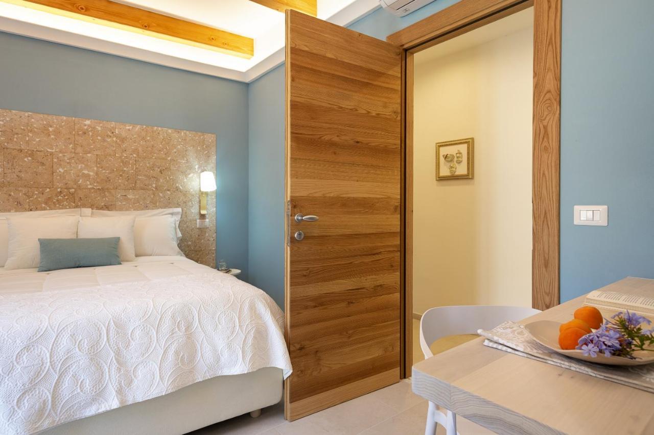 La Via Rooms And Terrace Olbia Esterno foto