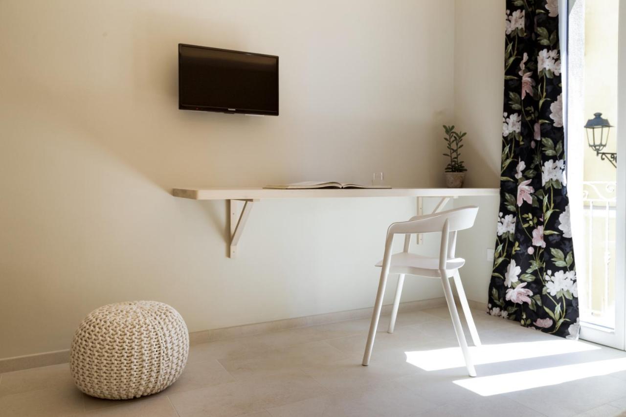 La Via Rooms And Terrace Olbia Esterno foto