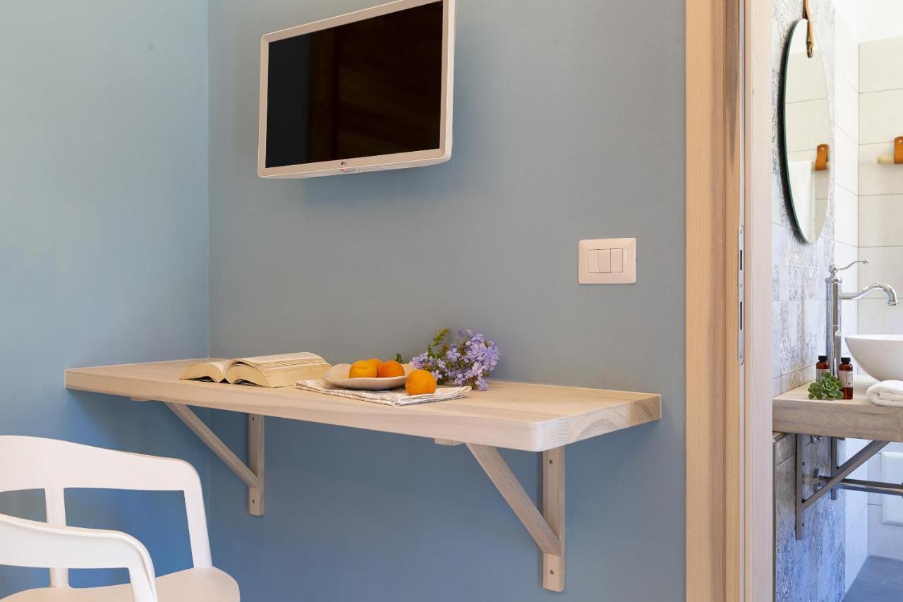 La Via Rooms And Terrace Olbia Esterno foto
