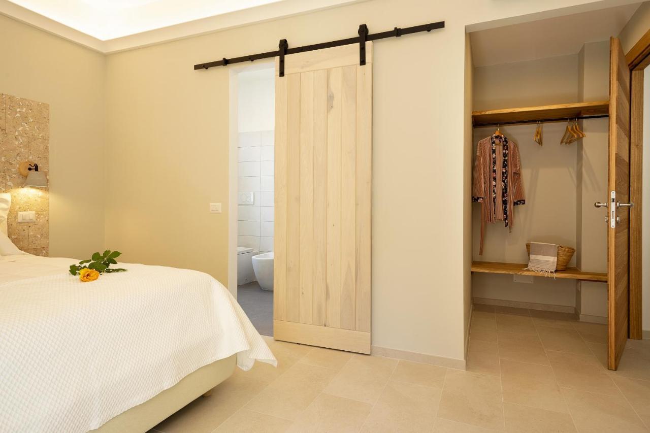 La Via Rooms And Terrace Olbia Esterno foto