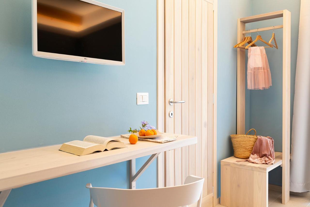 La Via Rooms And Terrace Olbia Esterno foto