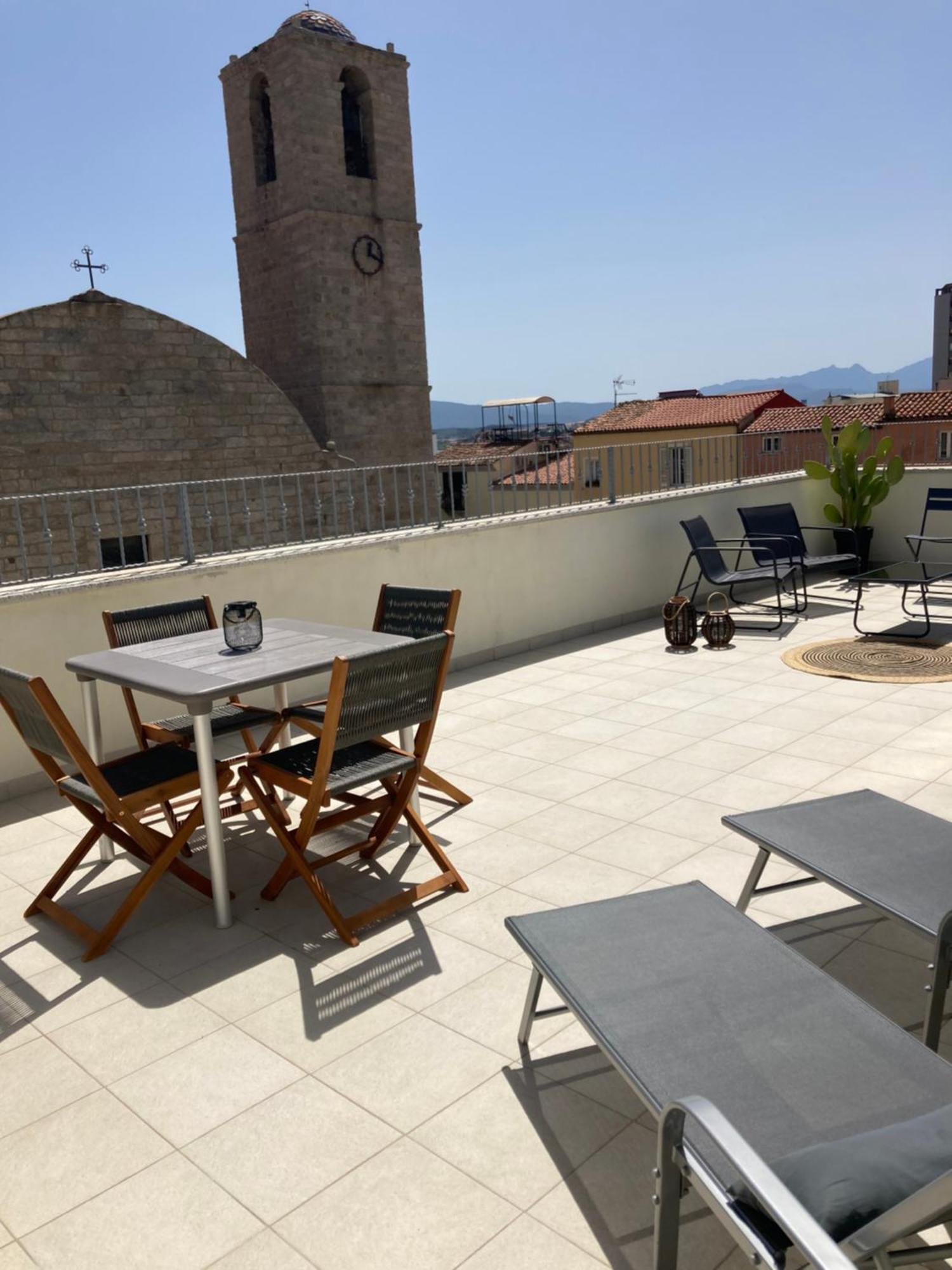 La Via Rooms And Terrace Olbia Esterno foto