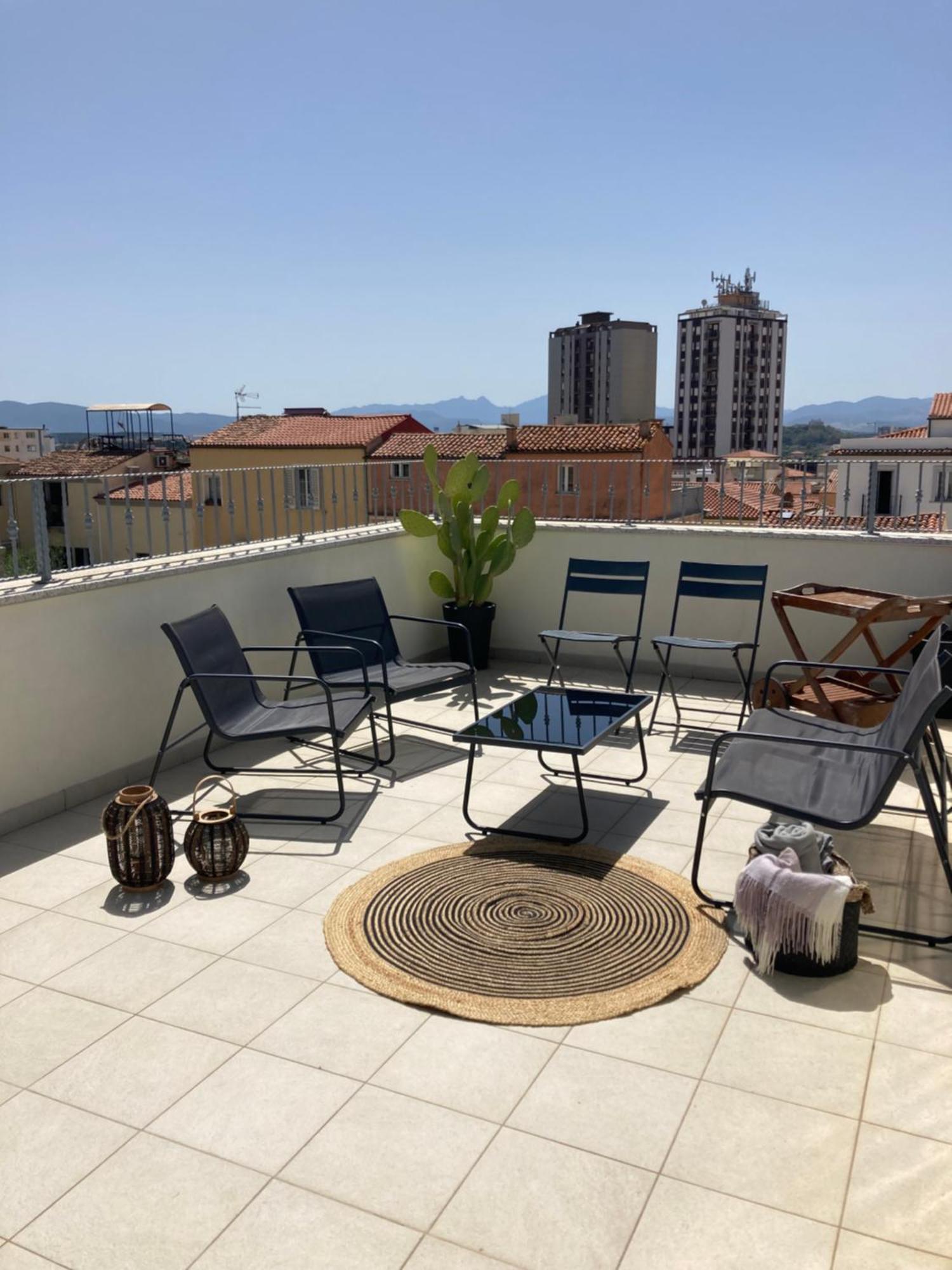 La Via Rooms And Terrace Olbia Esterno foto